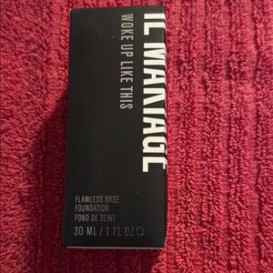 IL MAKIAGE Black and White Foundation - Flawless Coverage